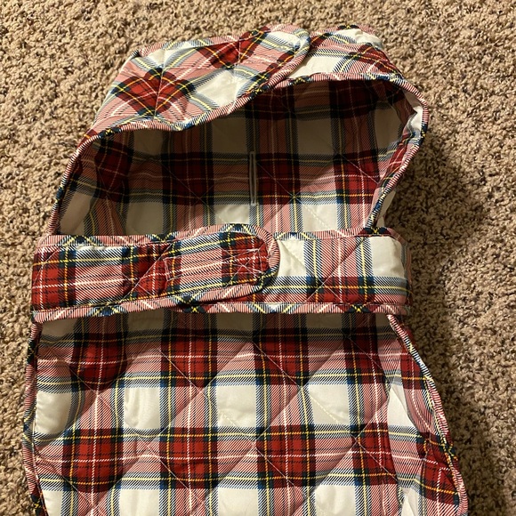 NWOT (never used) Medium size Dog winter plaid design puffy style jacket/vest - Picture 6 of 11